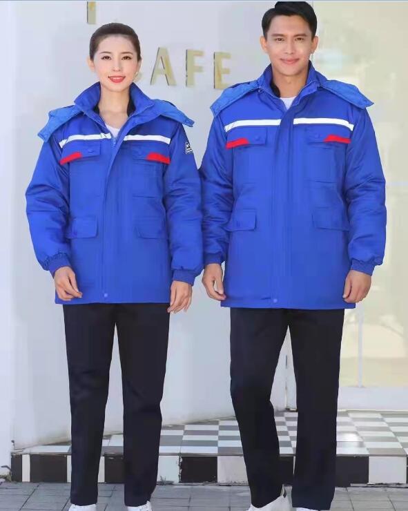 南京工作服定做企業(yè)為外資工廠(chǎng)定做冬款加厚工作服